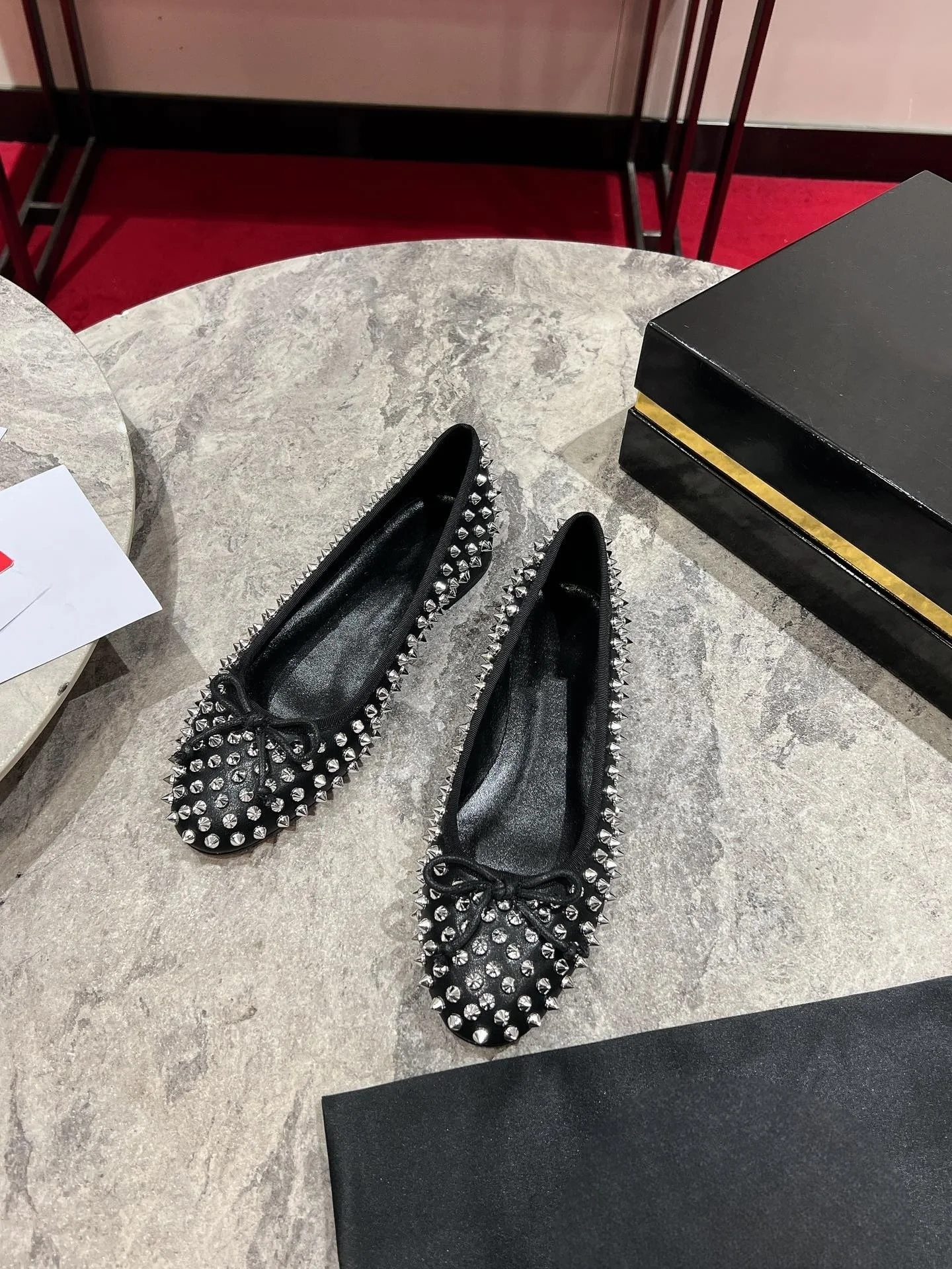 

2025 Spring New Women's Ballet Shoes Round Toe Flat Bow Rivet Decoration Genuine Leather Elegant Temperament Ladies Single Shoes