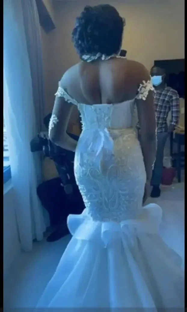 فستان زفاف مخصص برقبة عالية لامع مزين باللؤلؤ من فيستدوس دي نوفيا بأكمام طويلة مشد خلفي مقاس كبير زي العرائس