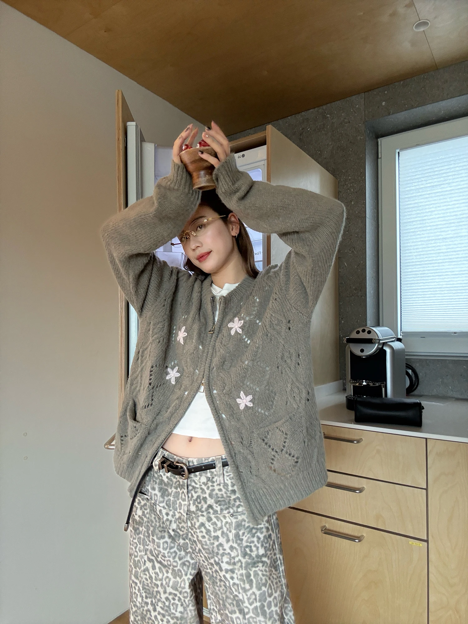 

LelyMooch5 Women's Knitted Woolen Open Cardigan with Zipper Hollow out Sve Embroidered Flower Loose Fit Long Sve V-Ne