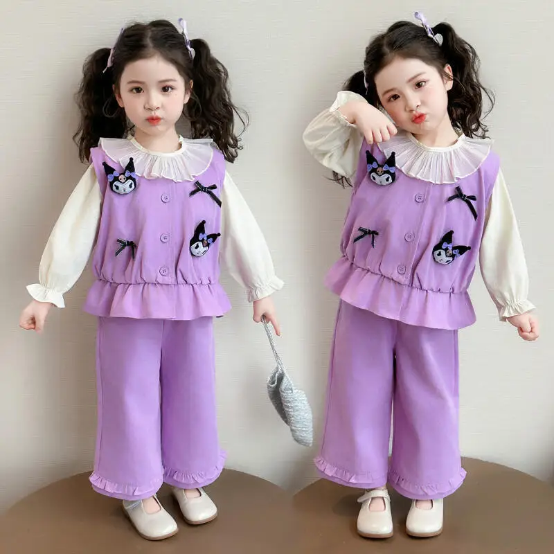 

Новый комплект для девочек 2026: жилет, длинные брюки, футболка с кружевом. Модный повседневный корейский костюм с мультяшным принтом.