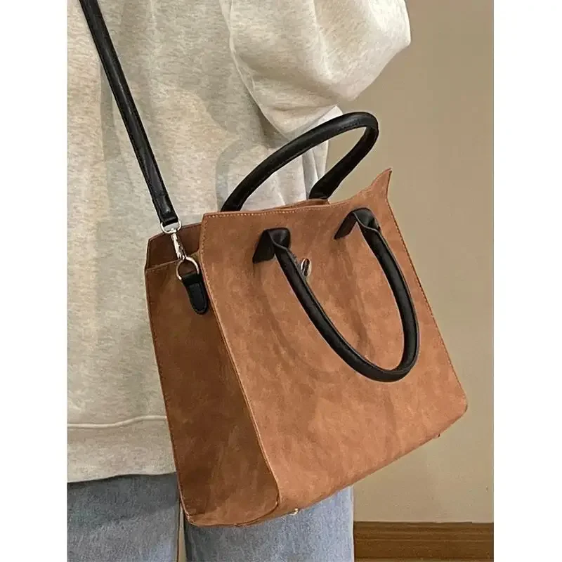 2025 New Autumn Winter Frosted Gala Chain Retro Brown Large Capacity Handbag Single Shoulder Package Satchels Crossbody Tote Bag