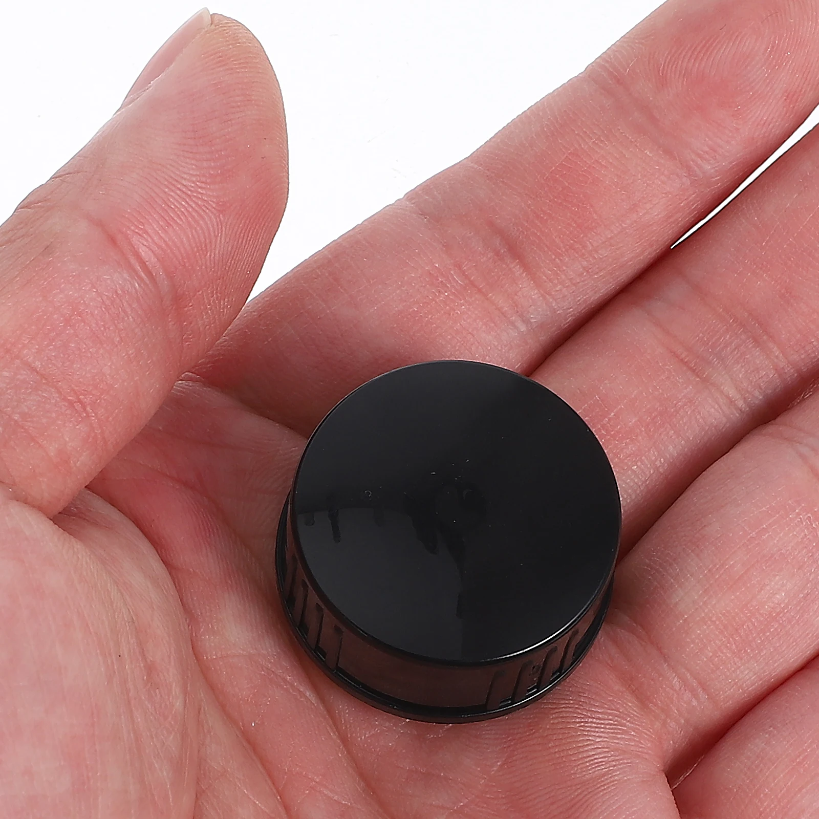 

24pcs Plastic Cone Caps Leak-Proof Essential Oil Replacement Squeeze Cap for Perfume Twist Bottle Tops PP