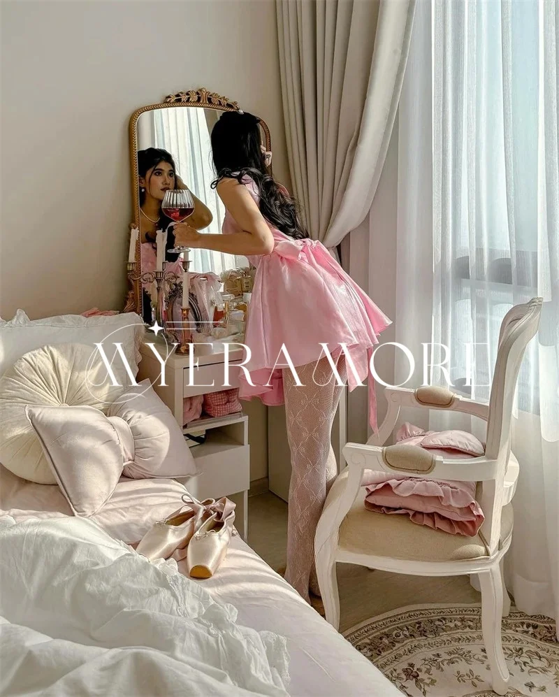 الوردي الساتان فساتين حفلة موسيقية قصيرة السباغيتي الأشرطة فساتين لحفلات الكوكتيل ساحة طوق القوس رداء حفلات مخصص فساتين Sheer