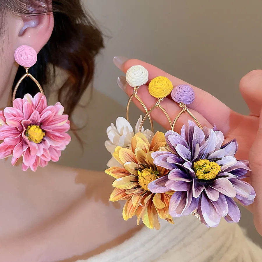 Fashion Elegant Daisy Flower Raffia Rattan Earrings for Women Bohemia Handmade Floral Pendant Earrings Summer Beach Jewelry