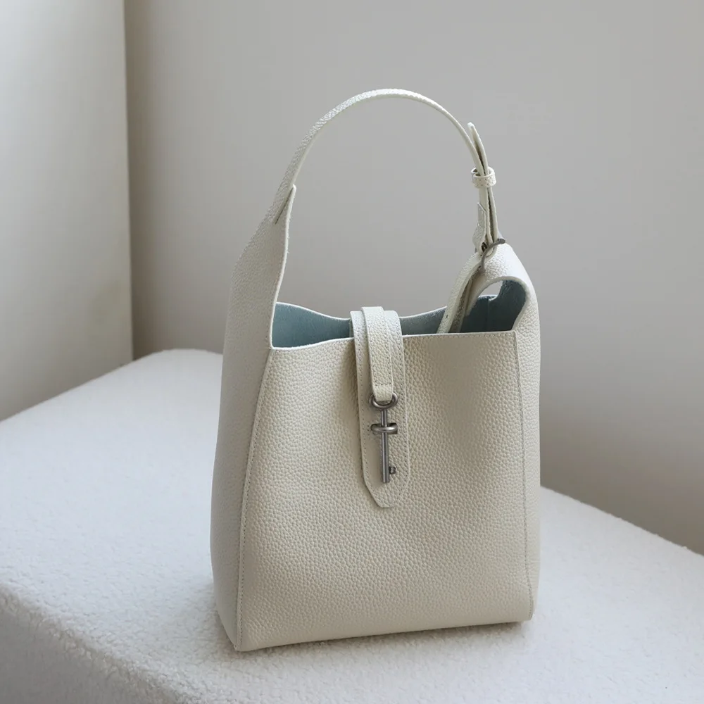 

New 2025 Women's Leather Tote Bag Top Layer Cowhide Slouchy Sle Large Capaci Buet Bag Urban mat Cloud ape