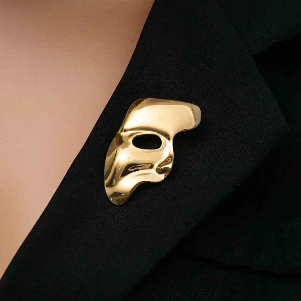 Hip Hop Half Face Brooches Abstract Personality Mask Lapel Pin For Men Women Party Clothes Decoration Accessories