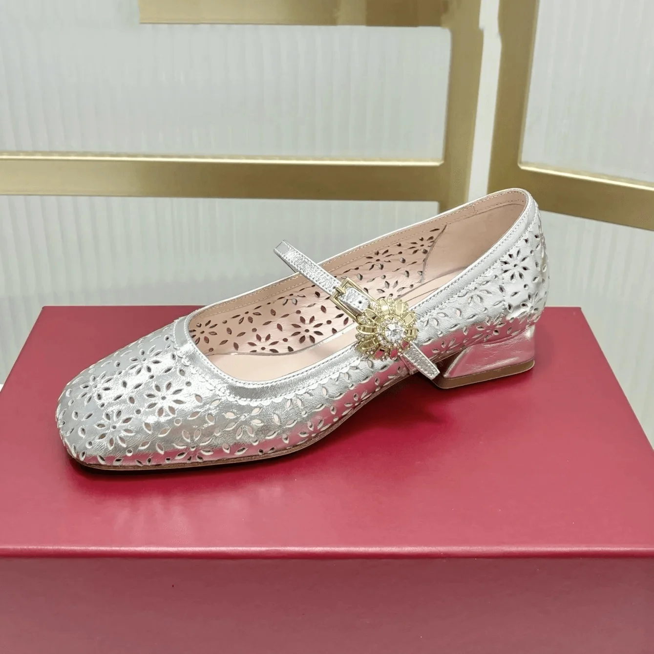 Modern Flower Fretwork Square-Toes Cow Leather Woman Pumps Crystal Metal Decora Mid Heels Shallow Mary Janes Zapatos Mujer