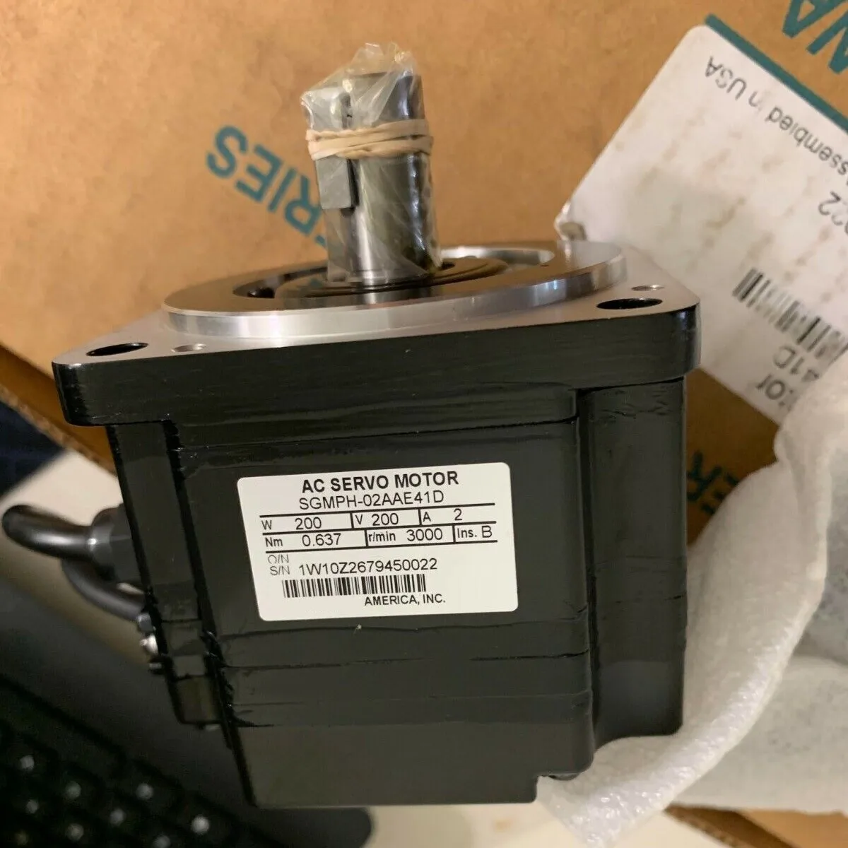 New In-Box SGMPH-02AAE41D Servo Motor Soft Starter Electrical Equipment