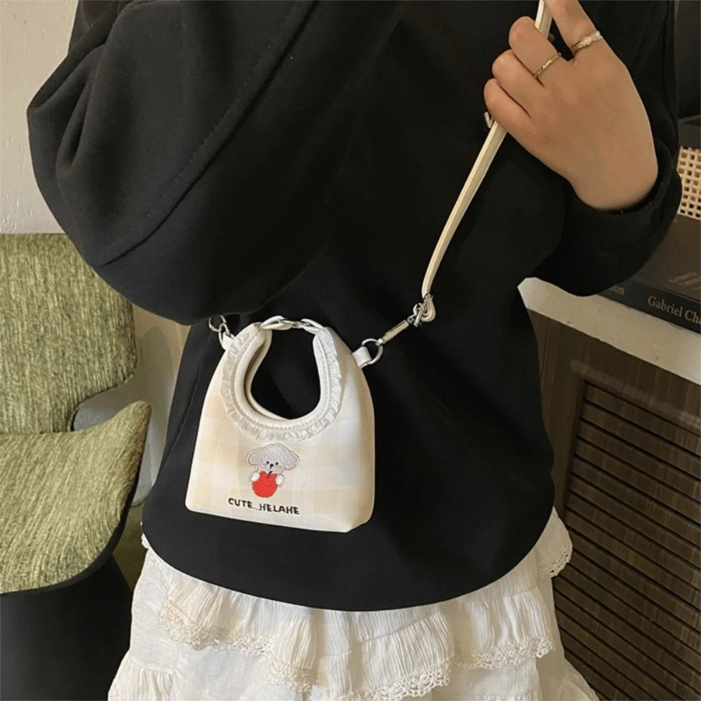 حقيبة كتف بسيطة مطرزة على شكل كلب شبكة بلون سادة من البولي يوريثان حقيبة كروس على الطراز الكوري حقائب يد على شكل هلال كرتوني للفتيات