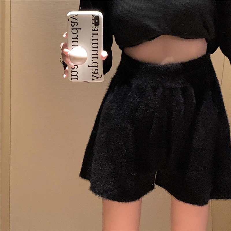 Celana Pendek Rajut Wanita Model A-Line Pinggang Tinggi Kaki Lebar Bahan Imitasi Bulu Mink untuk Musim Gugur dan Musim Dingin