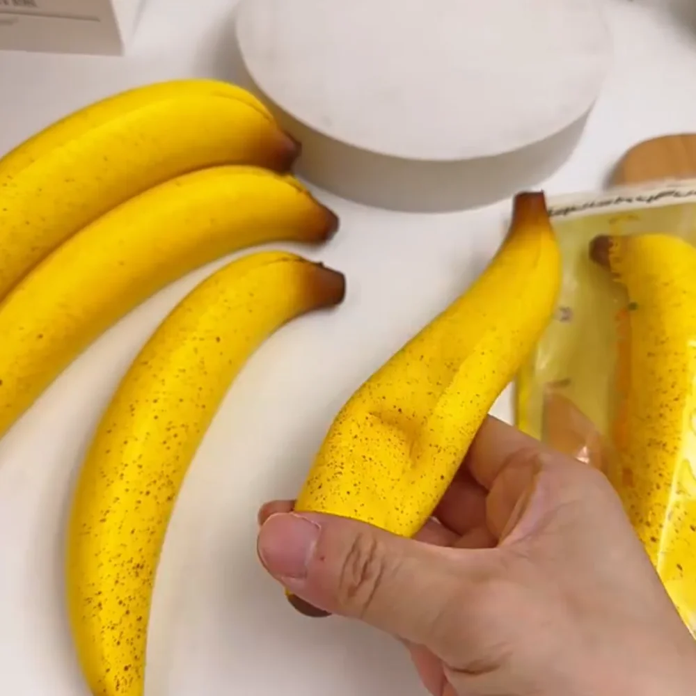 2 pezzi simulato banana spremere giocattolo impastare buona sensazione banana agitarsi giocattolo morbido lento rimbalzo pizzico giocattolo di decompressione