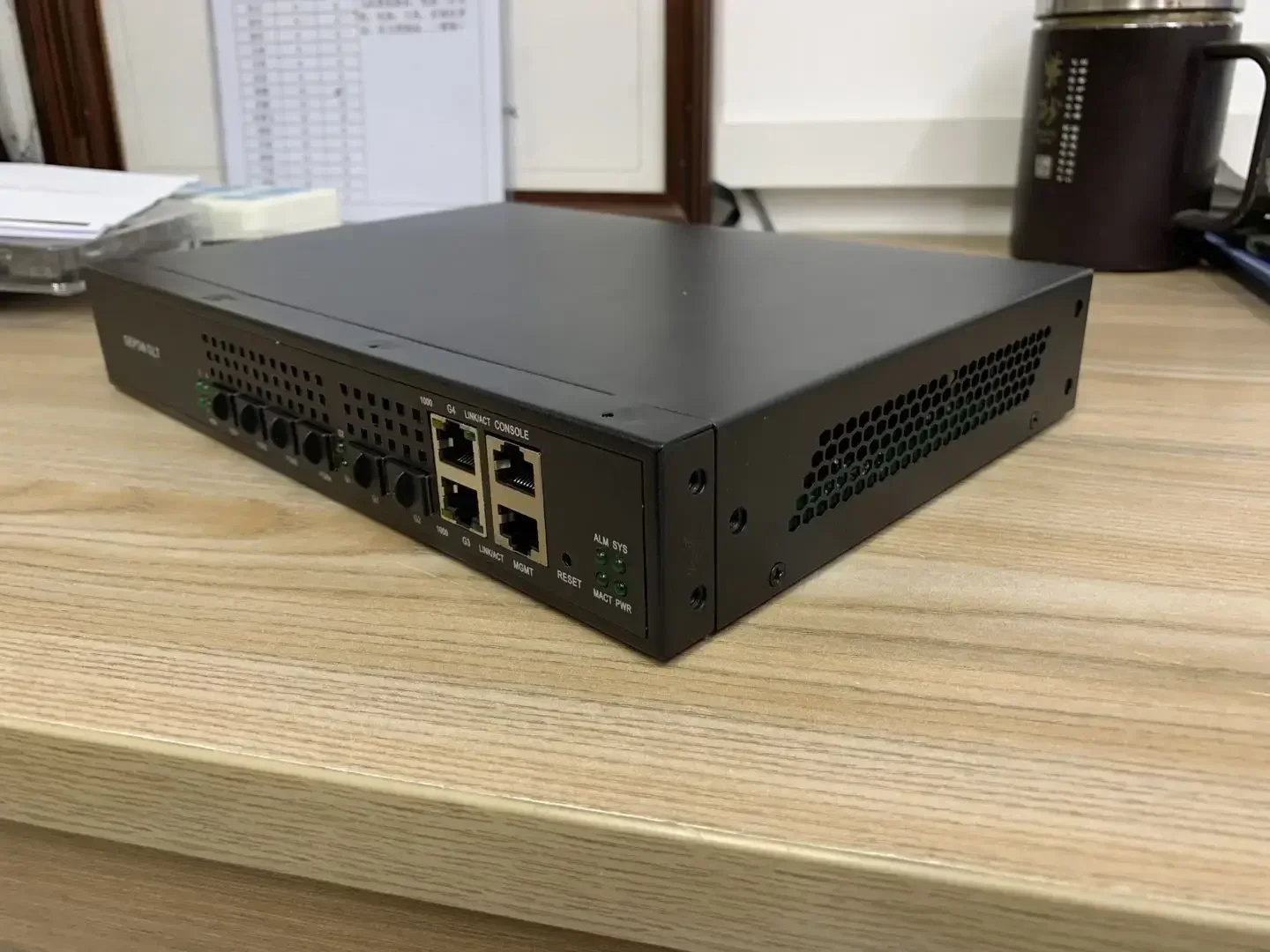 2025Epon MINI Olt 4 Port Gigabit Uplink Port Mini 4pon Ftth Olt Epon Onu Without Pon Sfp Moduels