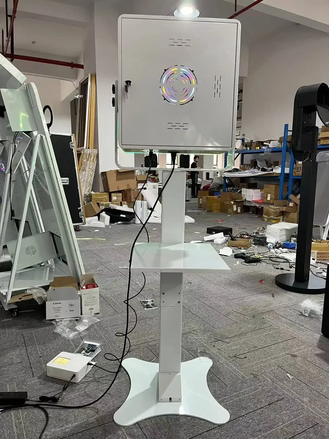 

2026 Portable 15.6 Inch Magic Mirror Photo Booth With Camera And Printer Photo Booth Machine Vending Machine