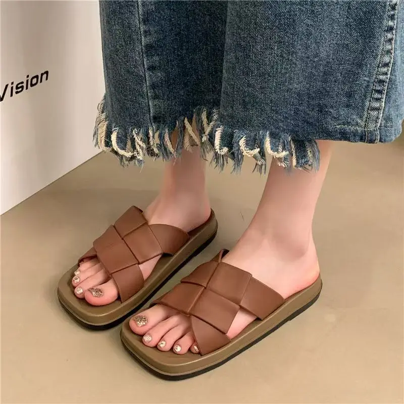 

2026 Summer fashion everything soft sole slippers women fashion simple bathroom non-slip outdoor beach sandals