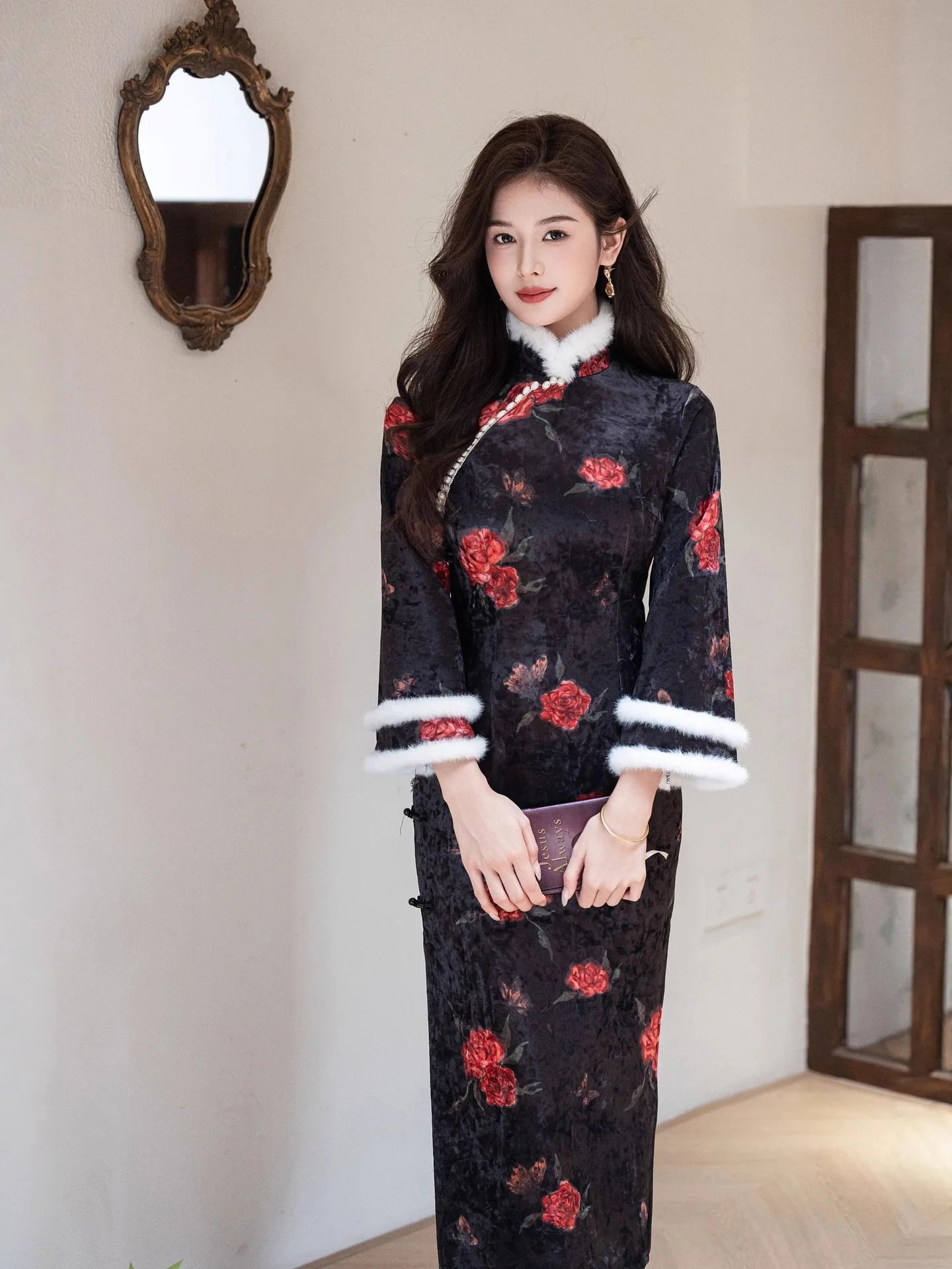 

2025 зимний утолщенный новый черный улучшенный Cheongsam с принтом красных роз в стиле ретро Young Cheongsam