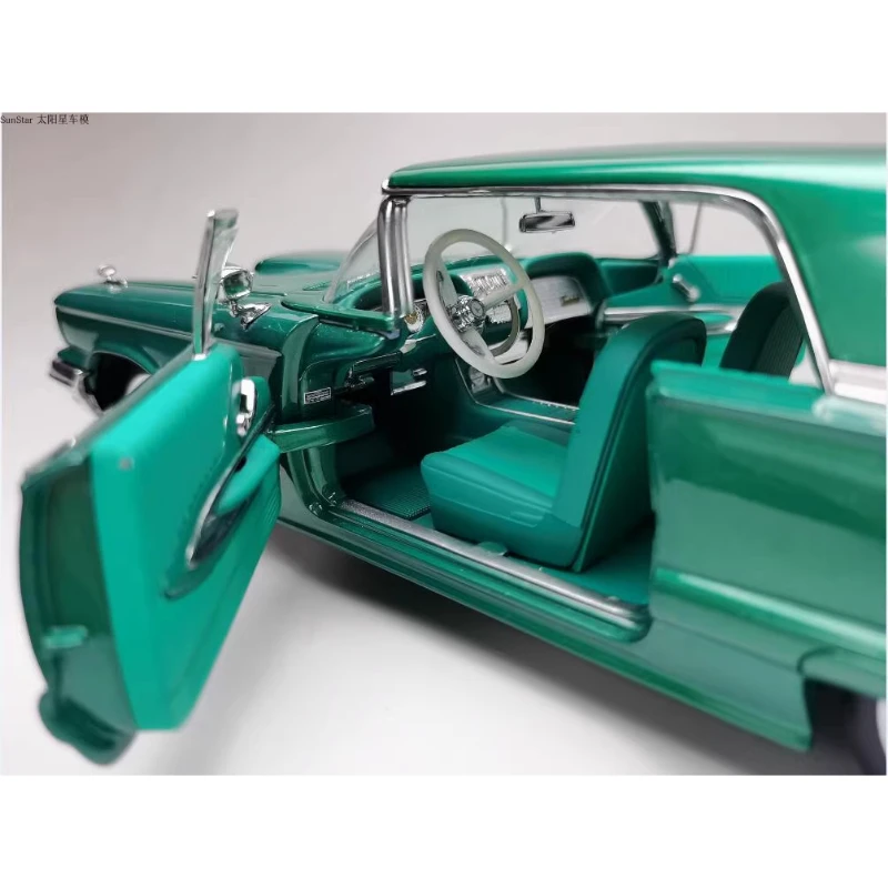 1:18 Scale Thunderbird 1960 Classic Muscle Retro Car Model Metal DieCast Alloy Toy Vehicle Collection Decoration Display Fans