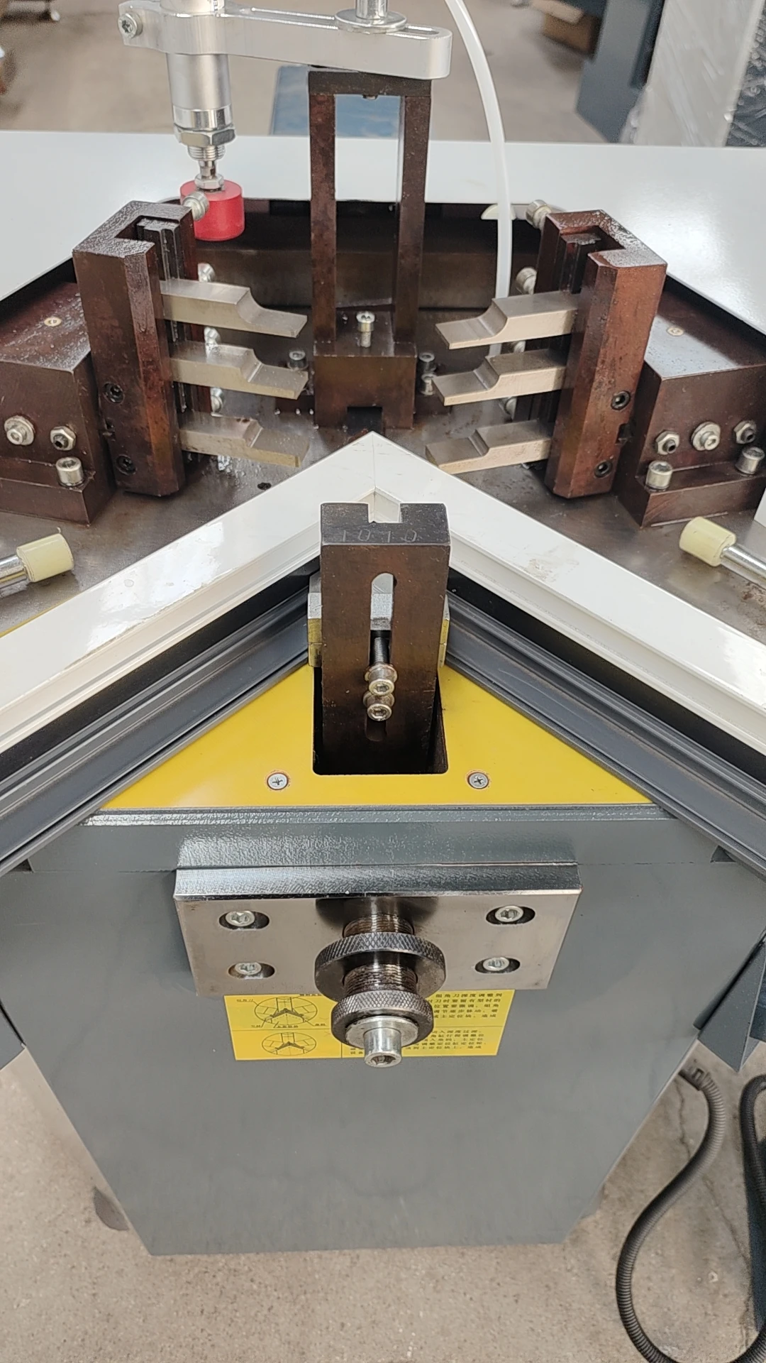 Corner Crimping Machine for Window Aluminium Profiles Construction Tool for Home Improvement
