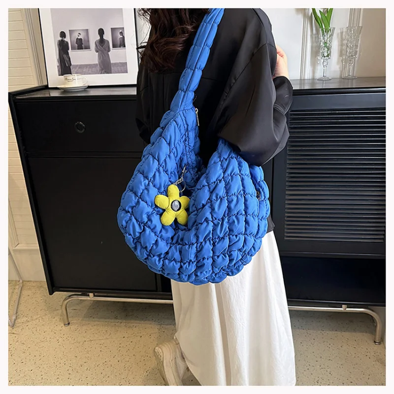 

2023 Новая женская сумка подмышки Cloud, модная мятая пышная сумка на плечо, повседневная сумка через плечо для ежедневных поездок на работу