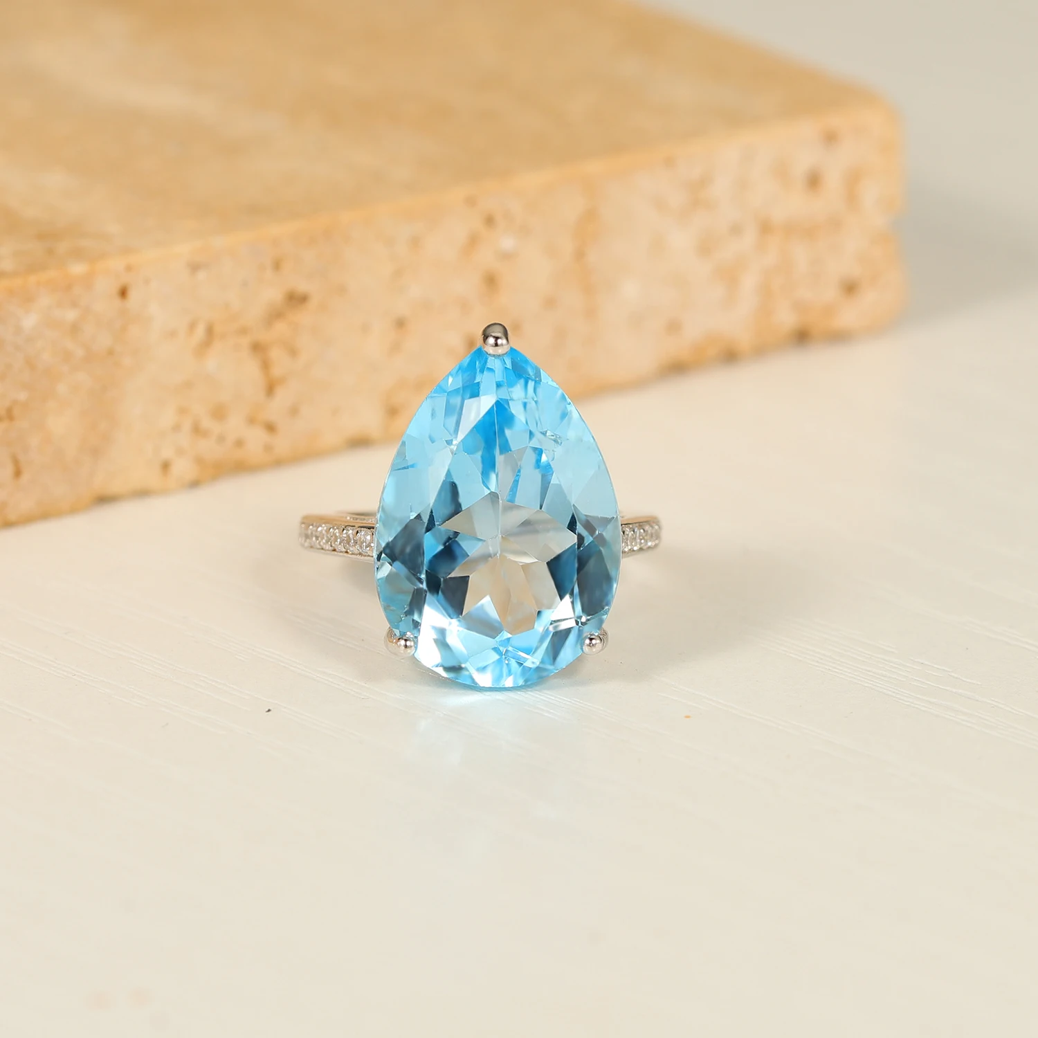GEM'S BALLET December Birthstone Jewelry Cockail Rings Natural Sky Blue Topaz Rings in 925 Sterling Silver Gift For Her
