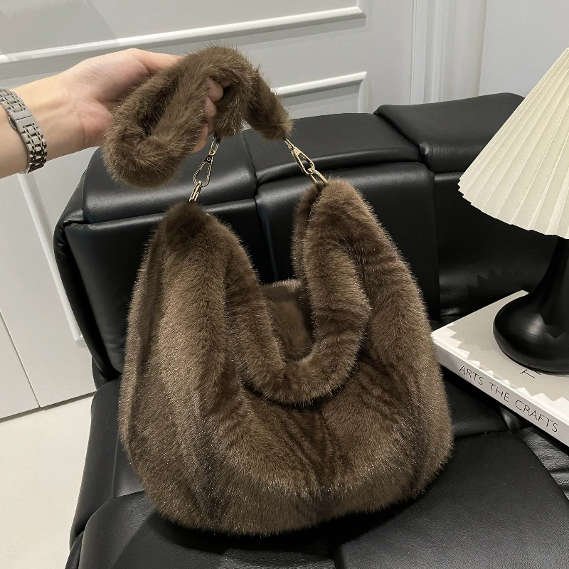 

Fashion Leopard Print Fluffy Tote Bag Spacious Shoulder Bag for Women Autumn Winter Textured Casual and Versatile Bag for Travel