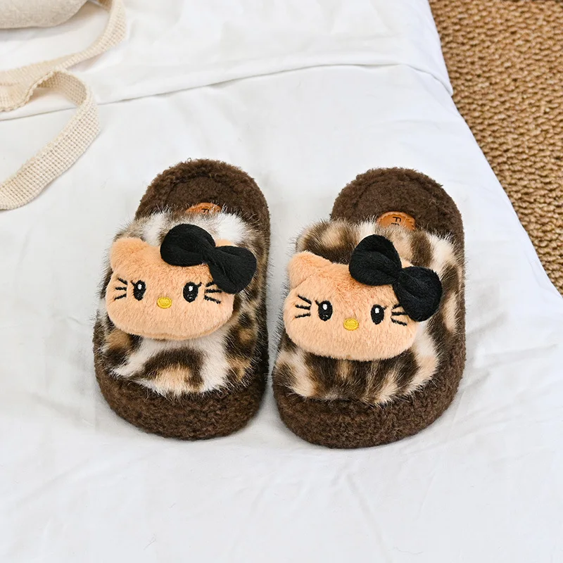 

Sanrio Young Girl Cartoon Slippers Hello Kitty Girls Kawaii Leopard Fashion Home Shoes Soft Four Seasons Soles Wear Resistant