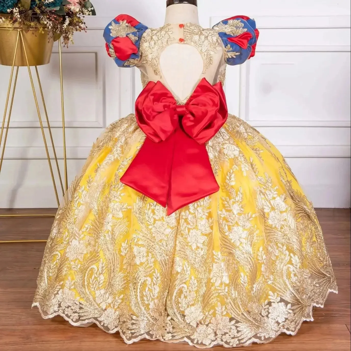 

Snow White Flower Girl Dress For Wedding Lace Appliques Girl Kids Birthday Party with Bow First Holy Communion Gown Customized