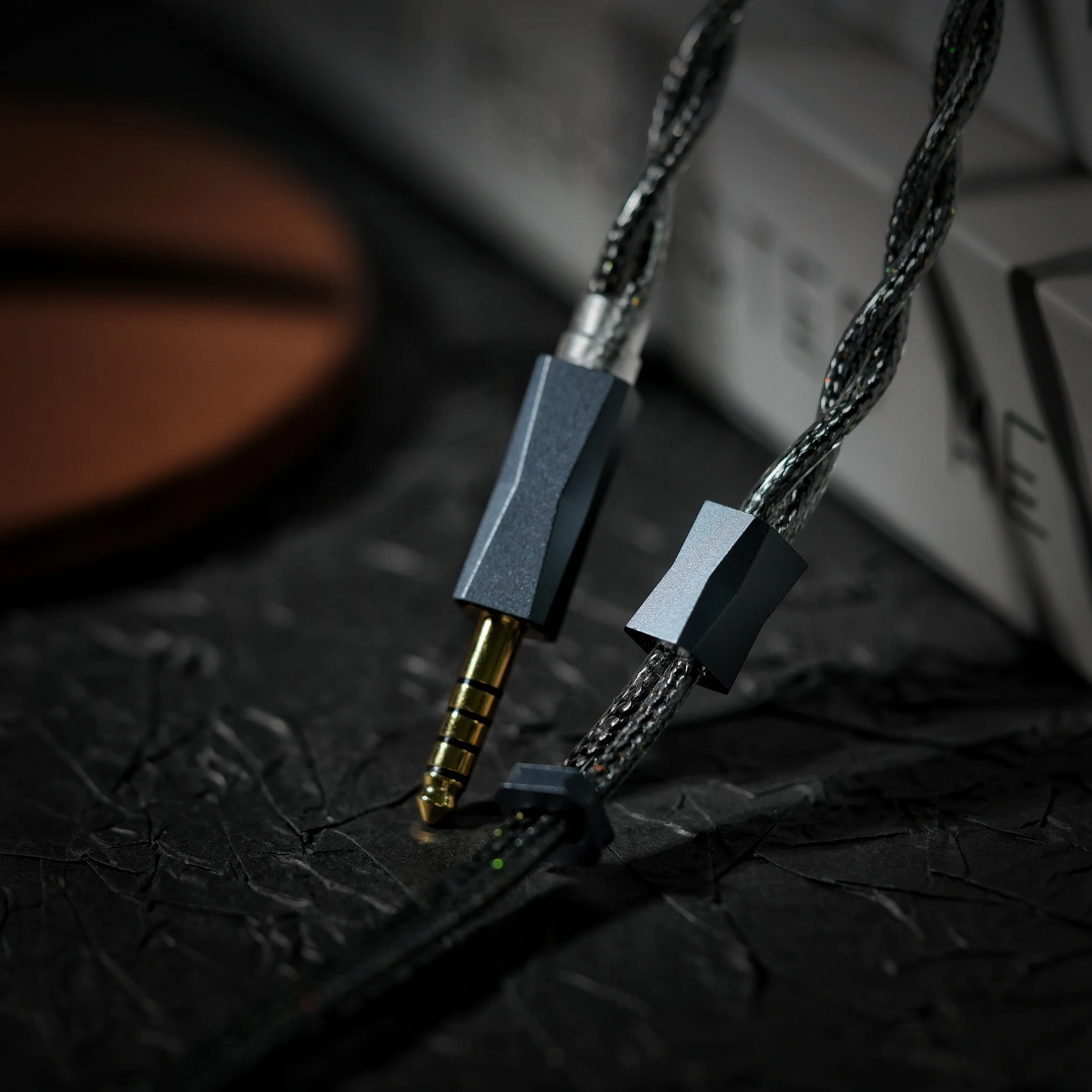 XINHS-128 Low Interference Earphone Upgrade Cable 0.78mm 2pin/MMCX/ie900HiF Earphone Cable Shielded Cable Suitable for MOONDROP