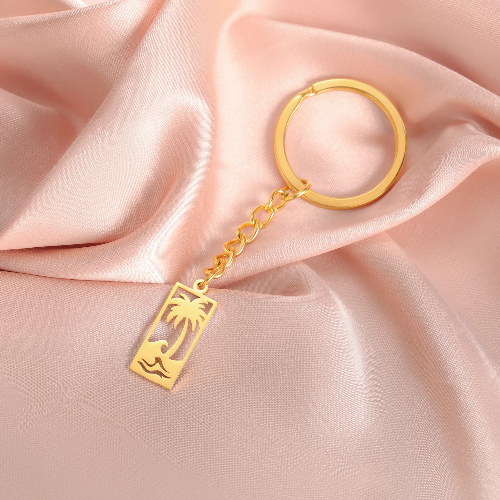 Ocean Wave Keychain for Woman Men Dad Car Key Chain Ring Palm Tree Sandy Beach Stainless Steel Gold Color Pendant Jewelry Gift