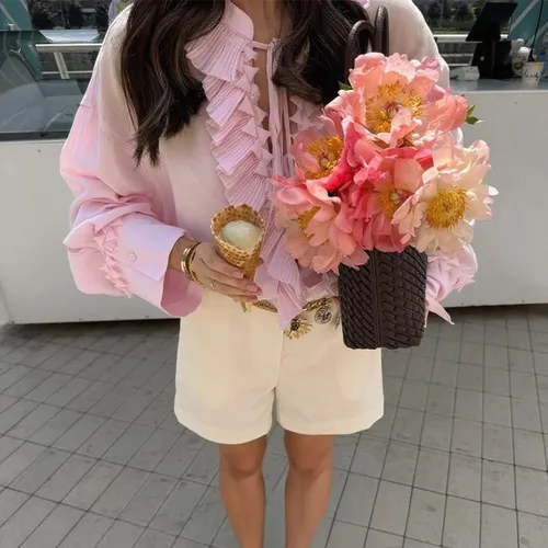 חולצות וחלוצות