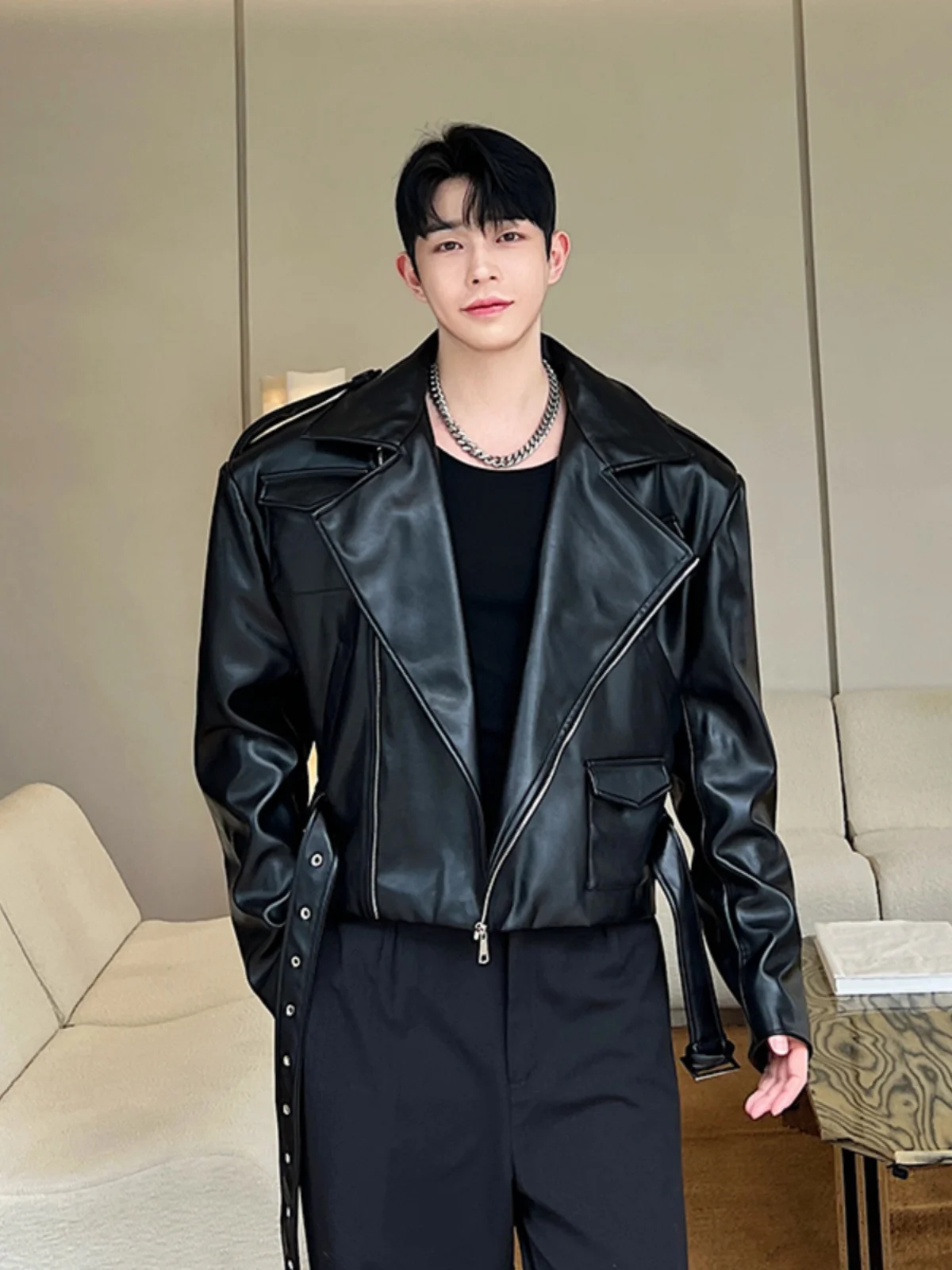 Giacca in Pelle Stile Biker Coreano con Cerniera Retrò, Design Trendy e Vestibilità Ampia per Uomo, Energia Giovanile, Casual Autunnale