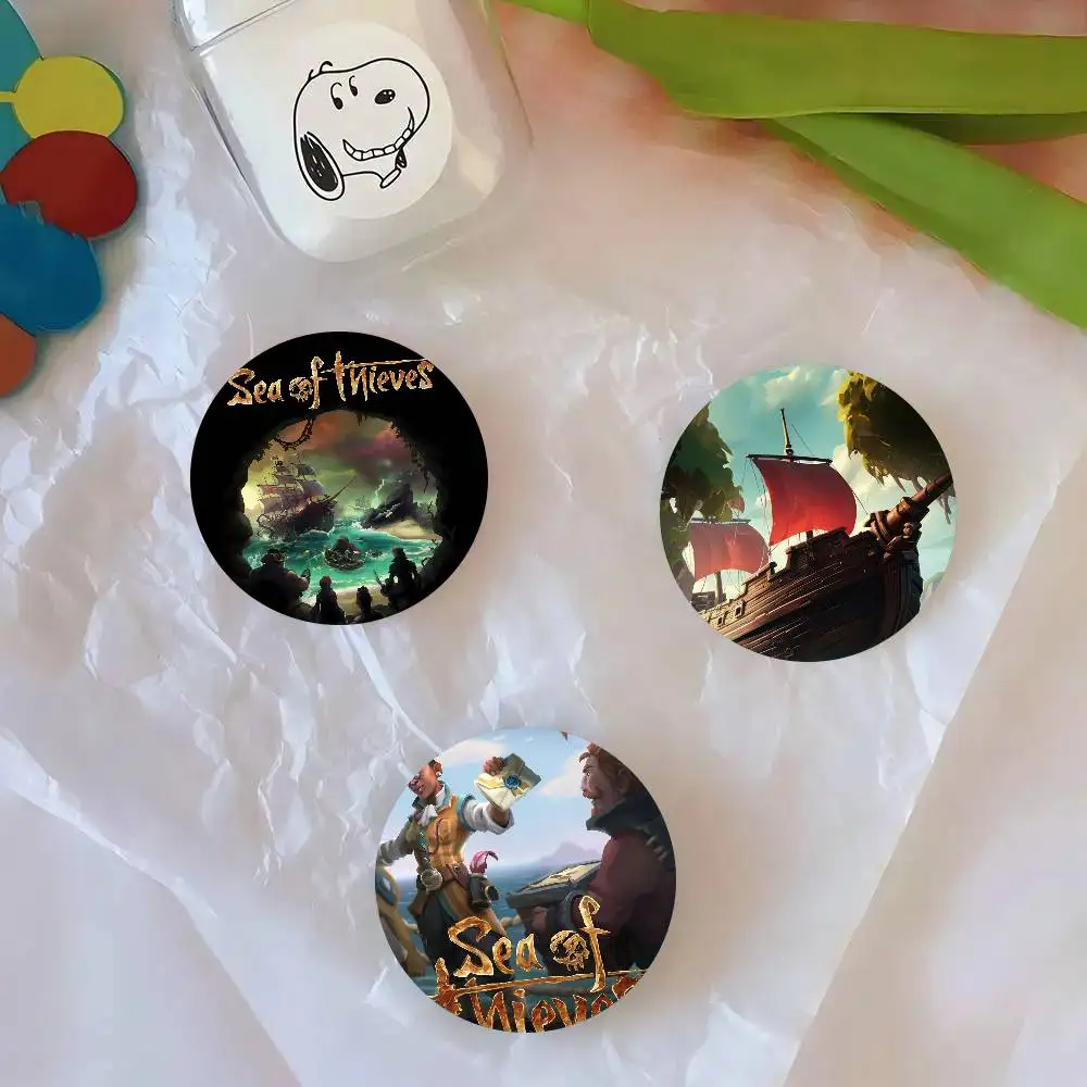 S-Sea Of Game T-Thieves Round Badge Lapel Pins For Backpacks Briefcase Laser Brooch Clothes Gifts