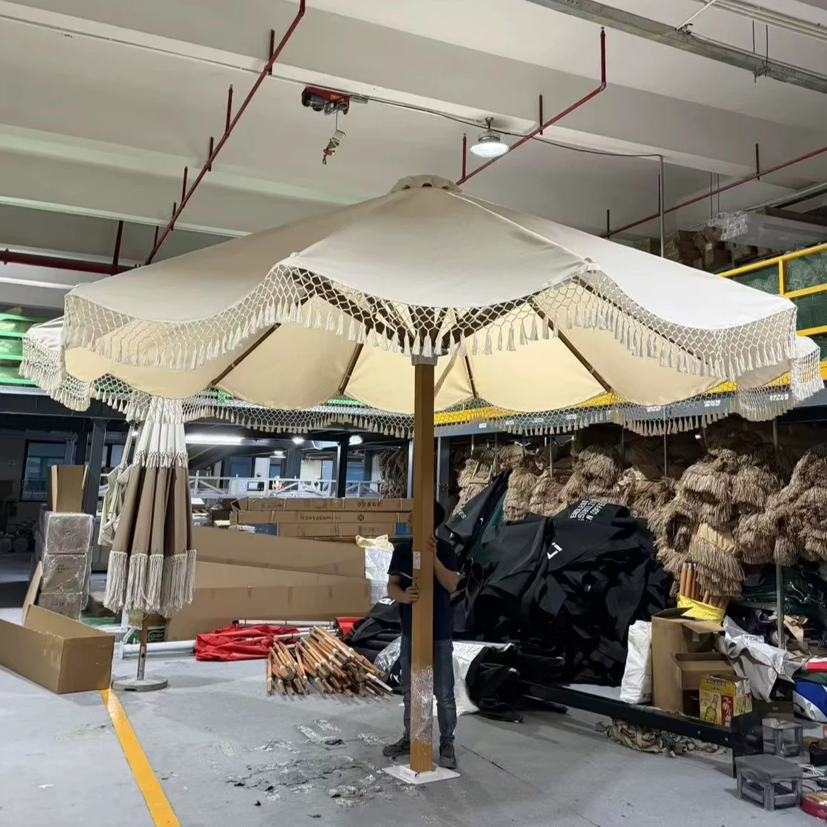 New Arrival Modern  Waterproof Outdoor Parasol with Tassel Fringe for Hotels Cafs Parks & Scenic Spots