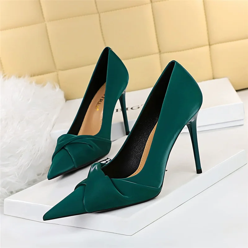 

Spring new pointed toe shallow wrinkled bow low-heeled single shoes banquet dress large size thin-heeled high-heeled women shoes