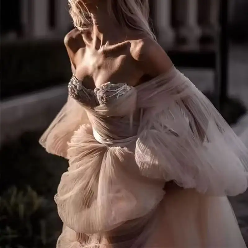 Suknie ślubne z odkrytymi ramionami, wykwintnym dekoltem w kształcie serca, koronkowymi aplikacjami i trenem typu sweep, suknie ślubne, vestido de noiva