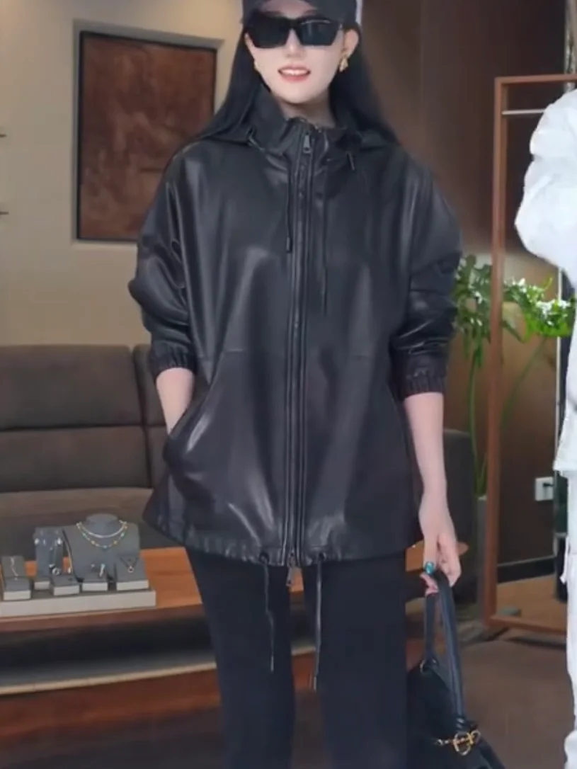 

Кожаная куртка с эффектом похудения, женская, из овчины, с капюшоном, на молнии, свободного кроя, модная верхняя одежда, новинка 2025 года, натуральная кожа