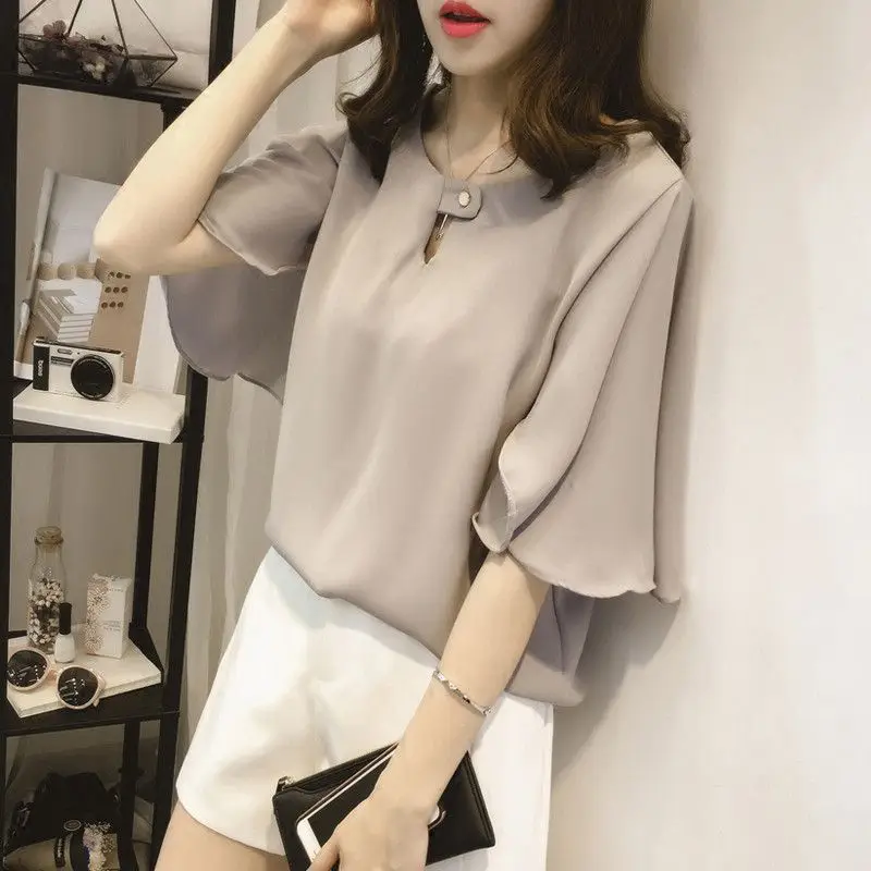 

Женская шифоновая блузка больших размеров с коротким рукавом, летняя, свободного кроя, скрывающая живот, модная, стройнящая, укороченная