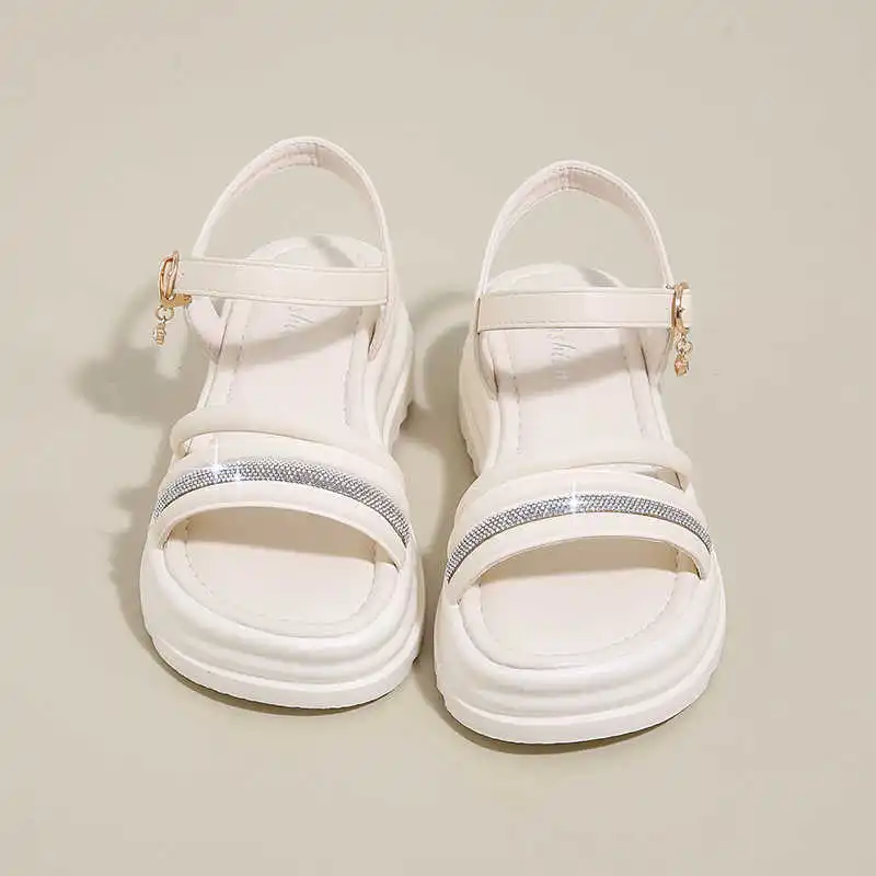 

Полоски без спины. Женские пляжные шлепанцы. Тапочки. Кроссовки. Дизайнерская обувь. Брендовые сандалии. Женские спортивные товары. Тенденция.