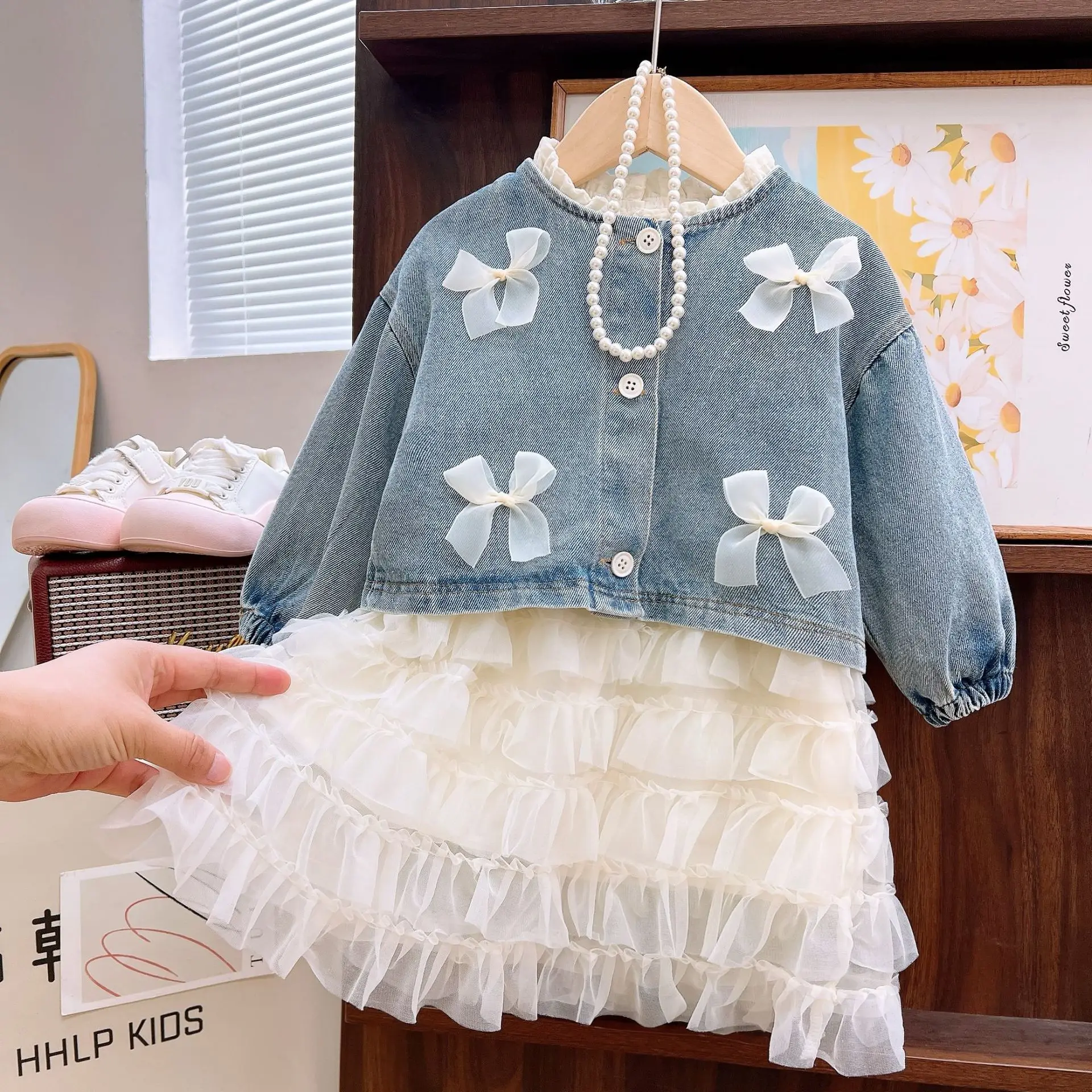 Mädchen-Jeansjacke & Tüllkleid-Set – Frühlings-2-Teiler-Outfit mit Schleifendetail, lässiges Prinzessinnenkleid für Kleinkinder – Detail 9