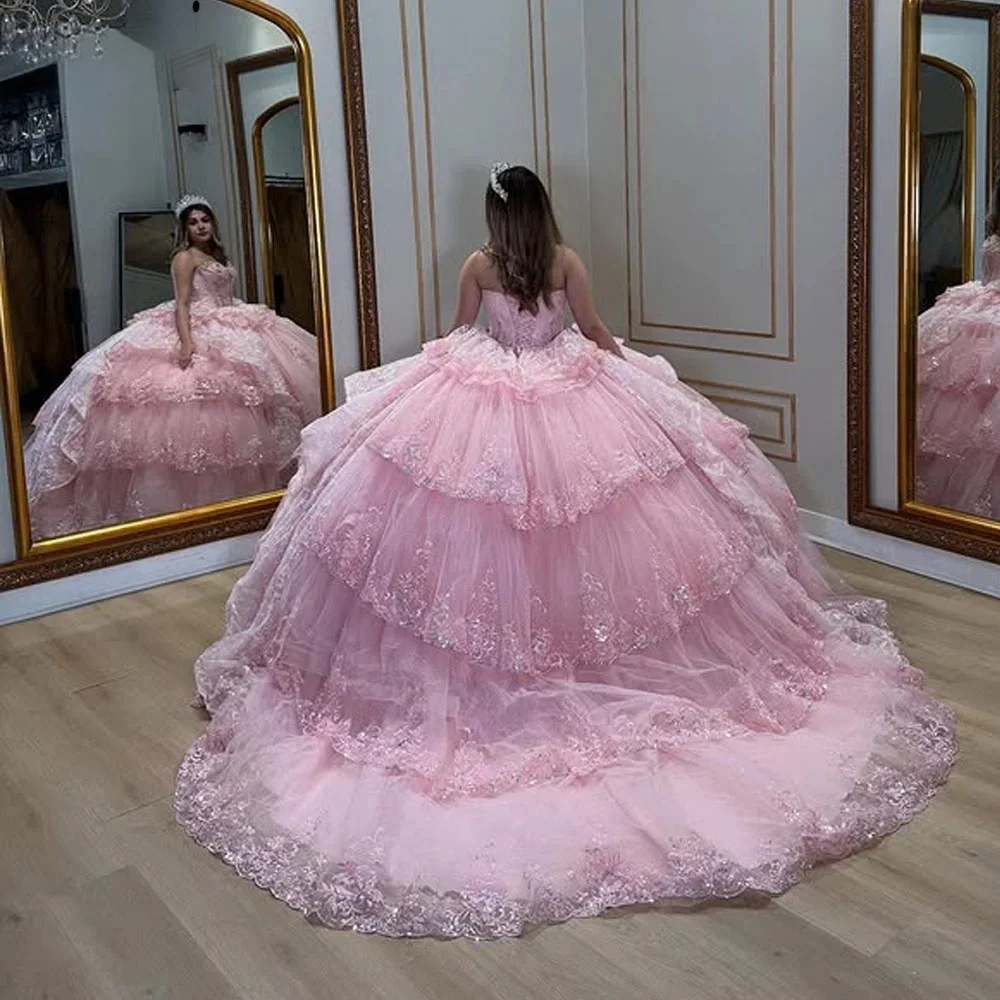 Abiti Quinceanera rosa Abito da ballo Sweetheart Appliques Perline Abiti dolci 16 15 anni personalizzati