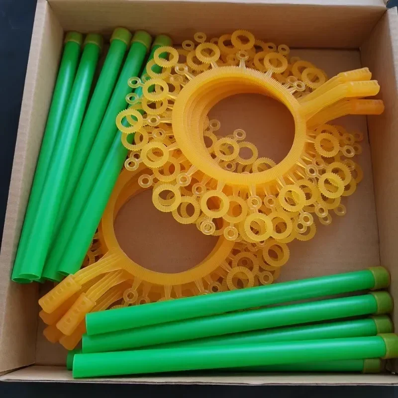 Creëer Een Bruisend Wonderland Met Gelei Bubble-Toverstokken En Grote Bubbellussen Voor Feest-En Vakantiedecor