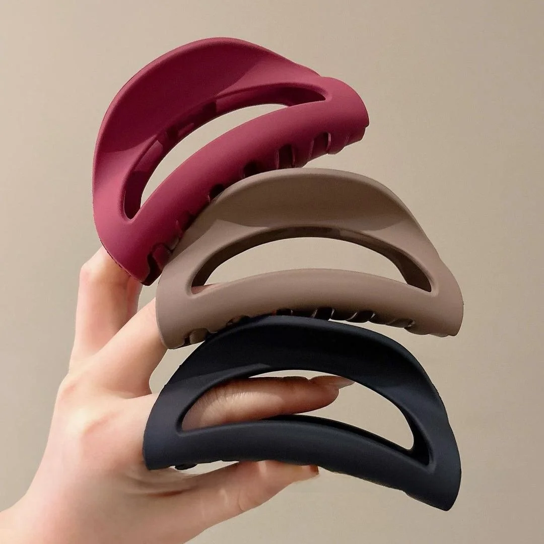 Weicher Silikon-Haarklammer mit edlem Design, perfekt zum Stylen der Haare, ohne Unbehagen zu verursachen oder das Haar zu zerkratzen. – Detail 1