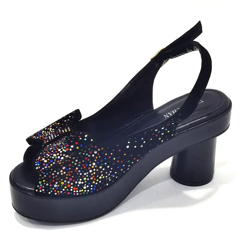Elegante Schwarze Damen-Sandalen mit Blockabsatz, Plateau, Peeptoe und Strass-Verzierung & Clutch-Tasche Set für Hochzeit, Party und Abendveranstaltungen – Detail 14