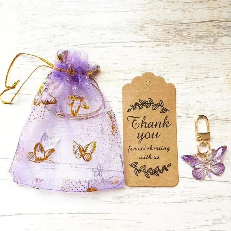 Juego de regalo con llaves de mariposa, 12 Uds., juguetes acrílicos con llaves moradas, tarjetas marrones y 12 Uds. De bolsas con cordón de Organza, bonitos recuerdos de fiesta para chico y niña