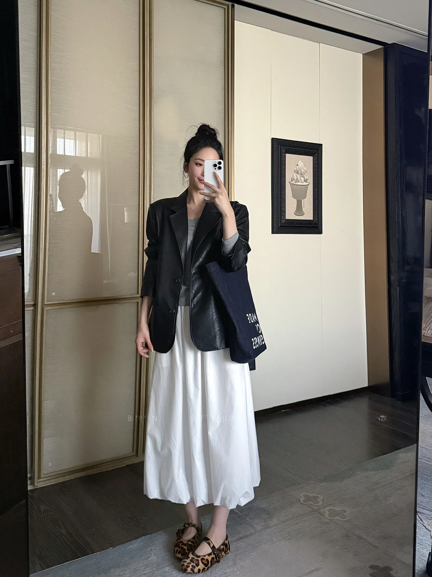 

Высококачественная женская куртка из искусственной кожи с нерегулярным узором, весна 2026, новая модель, приталенный крой, шикарный и элегантный стиль