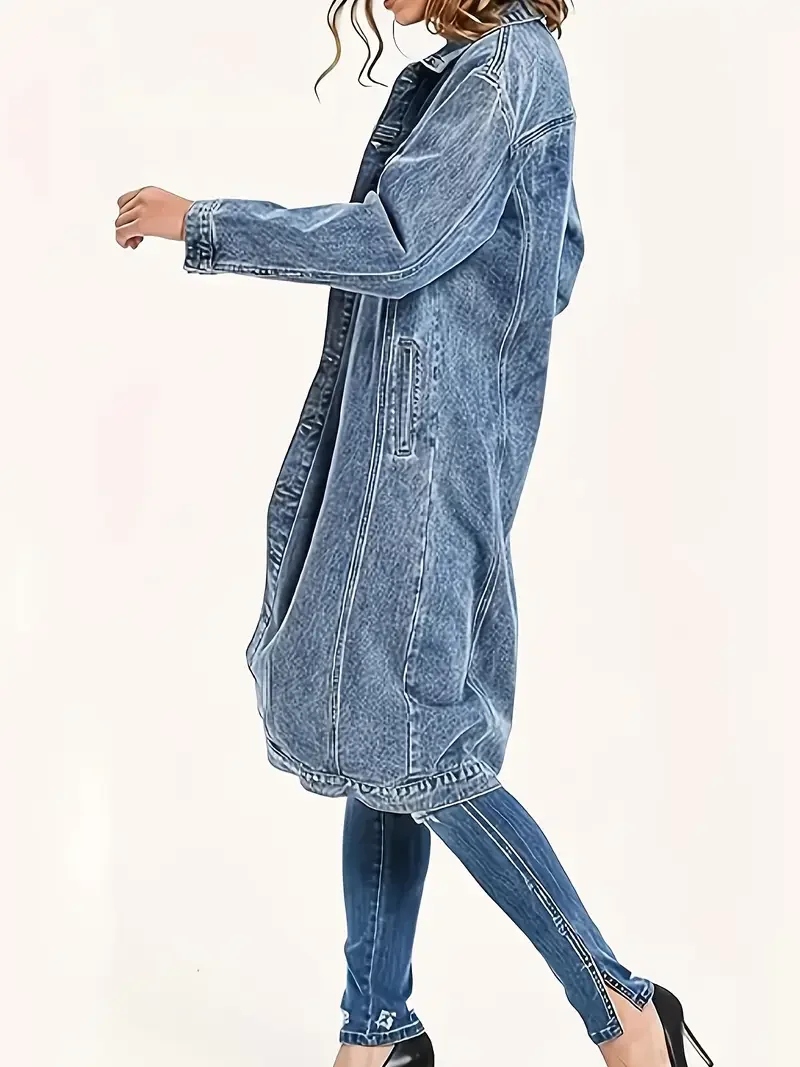 سترة نسائية كلاسيكية طويلة من قماش الدنيم بالإضافة إلى سترة فضفاضة بأكمام طويلة وأزرار من قماش الدنيم