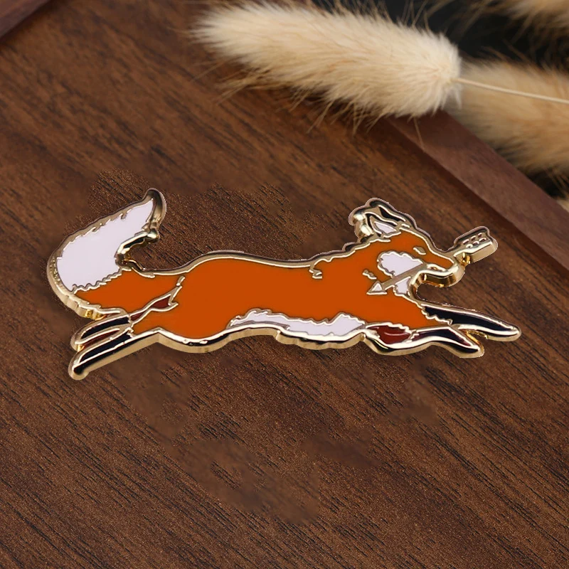 Broche de zorro pequeño rojo, bonito insignia de animal del bosque, joyería de otoño, accesorios de regalo para mujer, sombrero, decoración para mochila