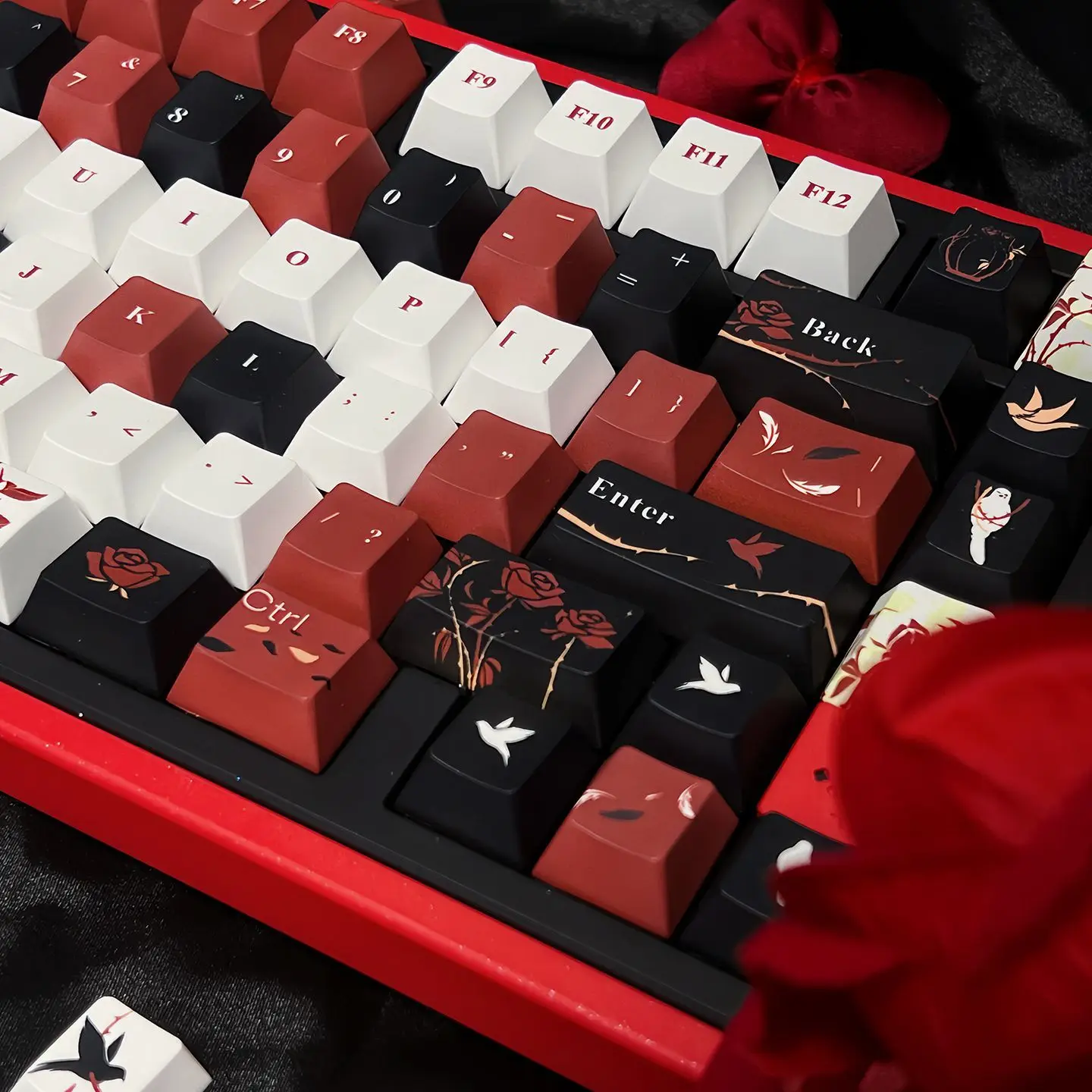 

130 Keys Red Rose theme Keycaps Chreey Profile Keycap Customization PBT Keycaps Dye-Sub Mechanical Keyboard Keycap MX Switch