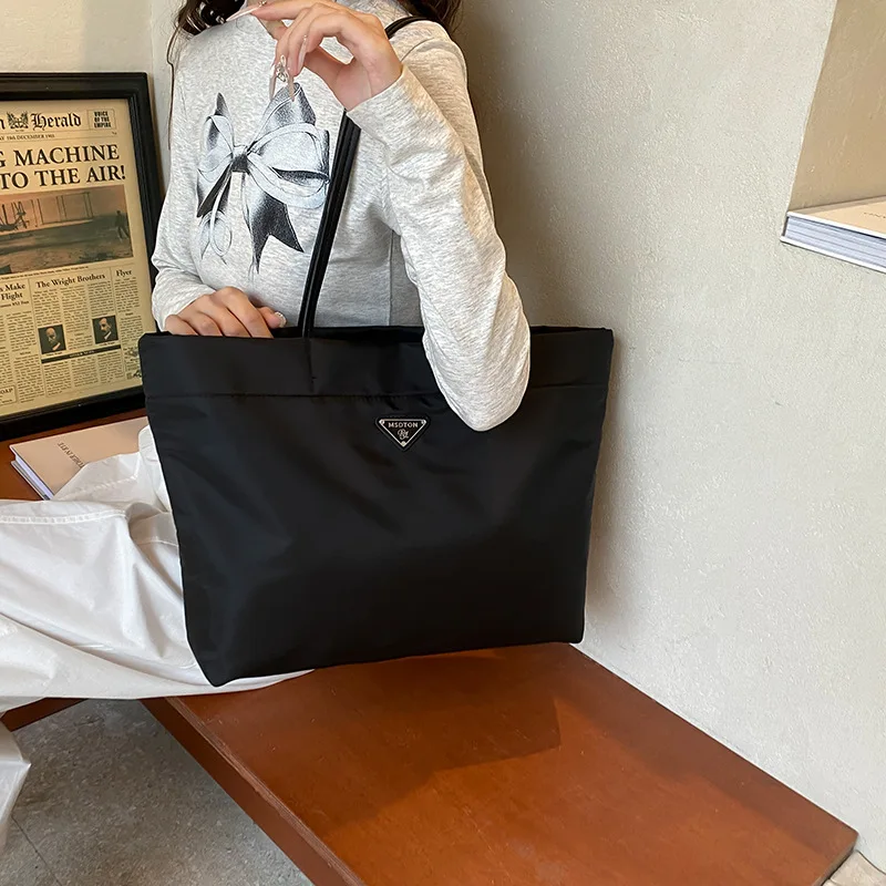 

New Arrival 2025 - Women's Solid Color Tote Bag. Oxford Cloth, Simple Design, Retro Style, Spacious & Stylish
