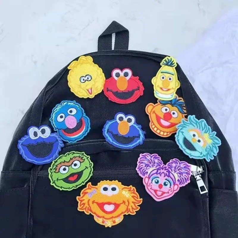 Hasbro broche decorativo de Barrio Sésamo, ELMO, monstruo de galletas, pájaro grande, lindo, creativo, kawaii, insignia de dibujos animados de película de anime personalizada