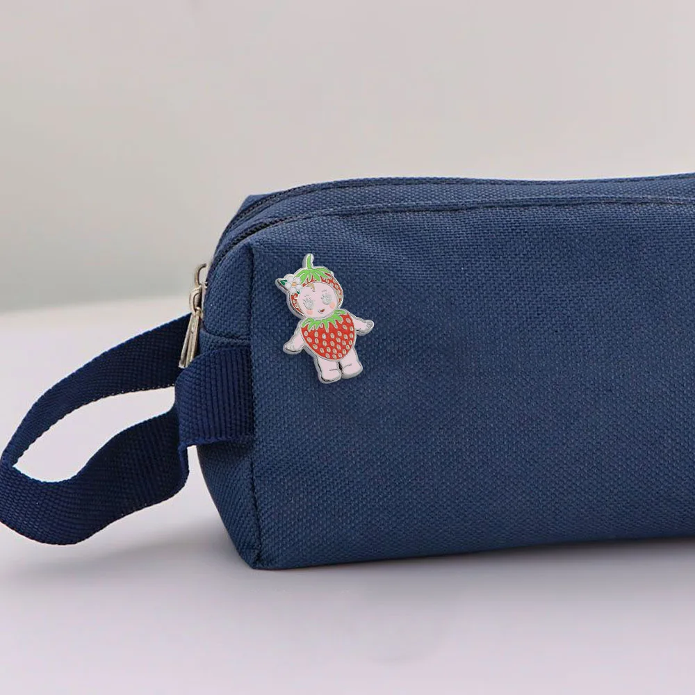 Niedliche Erdbeer-Mädchen Emaille-Pin Kawaii Frucht Baby Junge Brosche Metall-Abzeichen Schmuck Mode-Accessoires Geschenk Rucksack Kleidung Deko – Detail 5